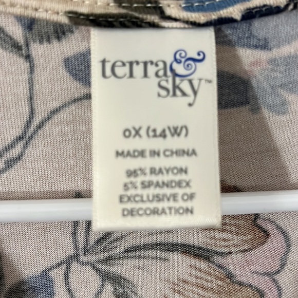 Terra & sky floral top - Picture 4 of 7